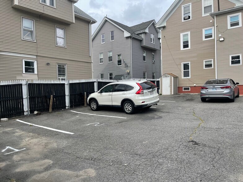 Building Photo - 30 Pekin St