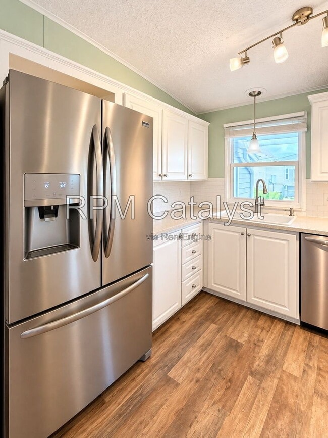 Building Photo - 116 Dolphin Dr S