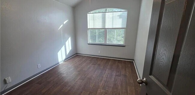Building Photo - 2228 Nestlewood Dr