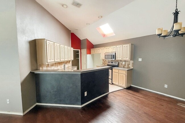 Building Photo - 3-Bedroom Home for Lease in Carrollton – U...