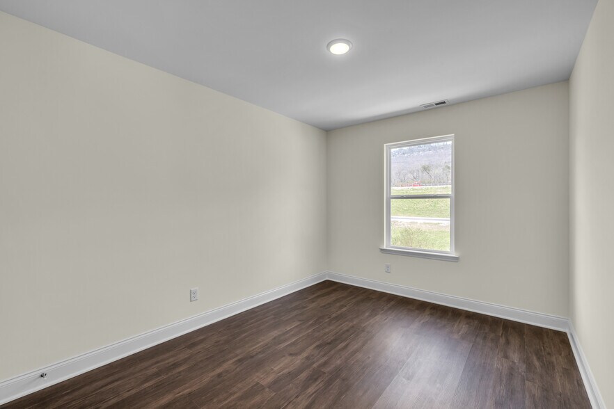 Building Photo - 5563 Stream Ln