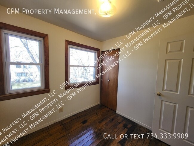 Building Photo - 2310 Deerfield Ct