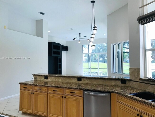 Building Photo - 2501 Poinciana Dr