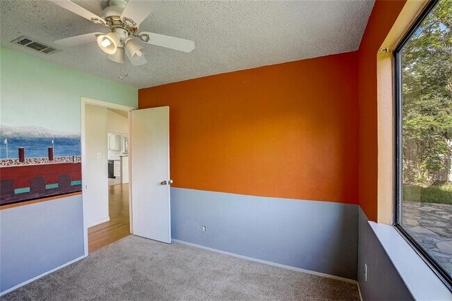 Building Photo - 605 Russet Valley Dr