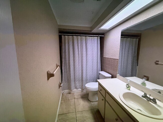 Building Photo - Spacious Open-Concept Home with Bonus Patio & Fenced Yard