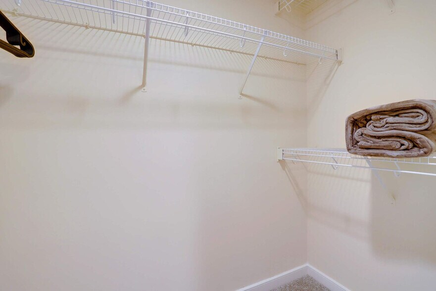 Building Photo - 550 14th St S