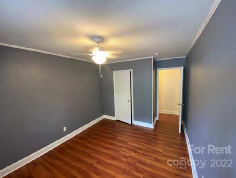 Building Photo - 718 E Maple Ave