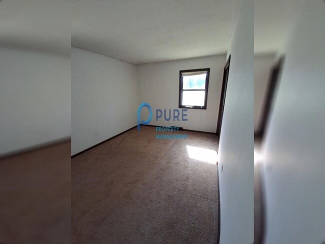 Building Photo - Beautiful Burnsville 3 Bedroom / 2 Bath Ho...