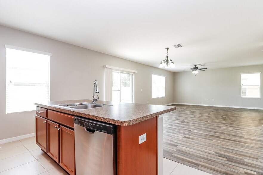 Building Photo - 14489 Finsbury Dr
