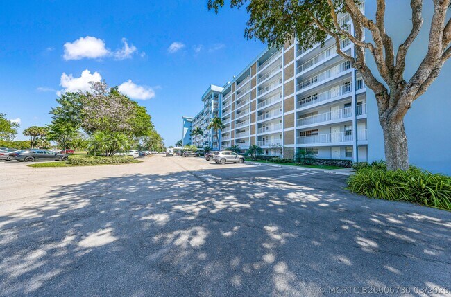 Building Photo - 3091 N Course Dr