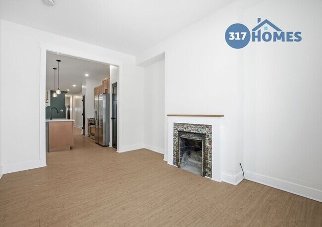 Building Photo - Modern 3 Bedroom Townhome with Skyline Views in Holy Cross