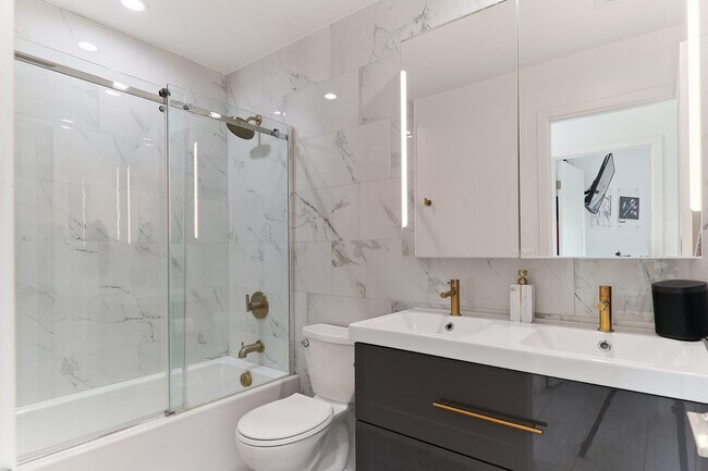 Building Photo - 8113 E Redwing Rd