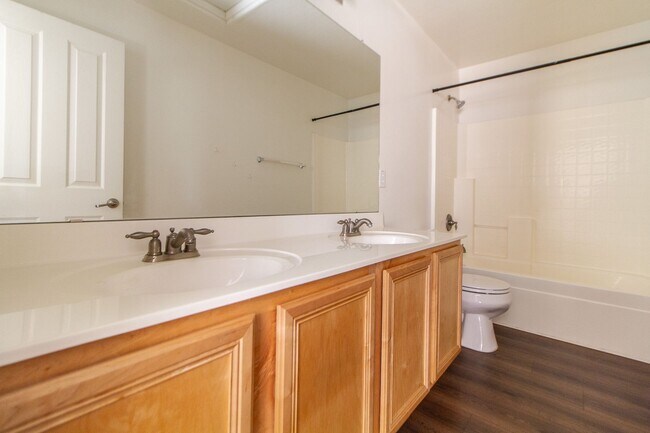 Building Photo - 3873 E Bridgeport Pkwy