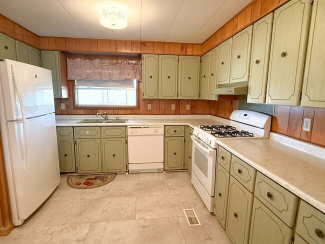 Building Photo - 10675 N Kilimanjaro Ave