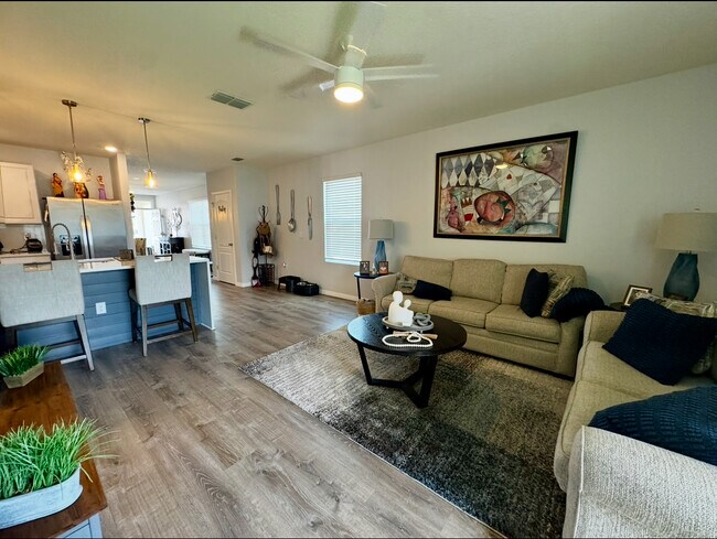 Building Photo - 1567 Barberry Dr