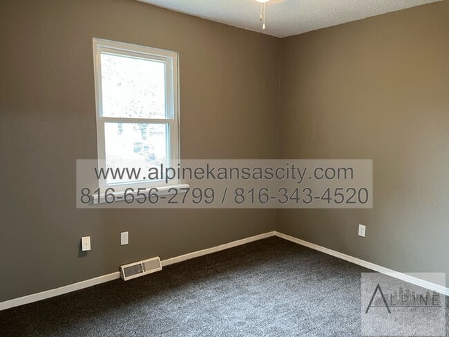 Building Photo - Updated Independence Duplex, Fort Osage SD