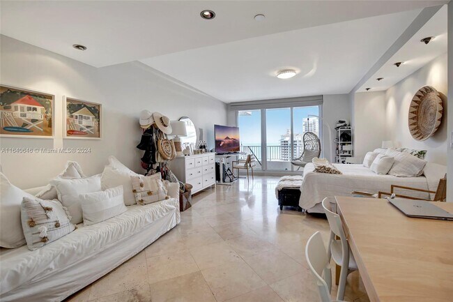 Building Photo - 781 Crandon Blvd