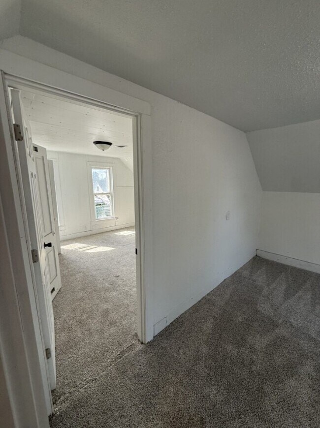 Building Photo - 803 5th Ave