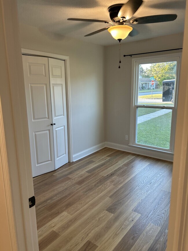Building Photo - 2200 Fernway Ct