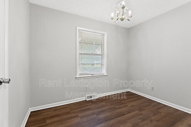 Building Photo - 228 Kenlock Dr