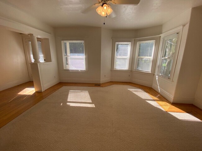 Building Photo - 2006003/85T