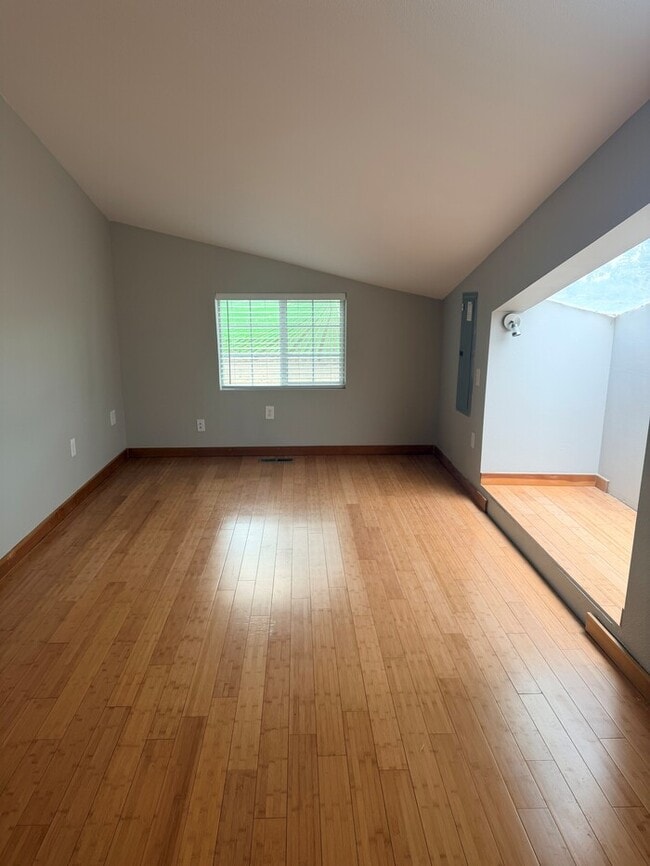 Building Photo - Spacious Home with Office, Studio, Workshop - Endless Possibilities!