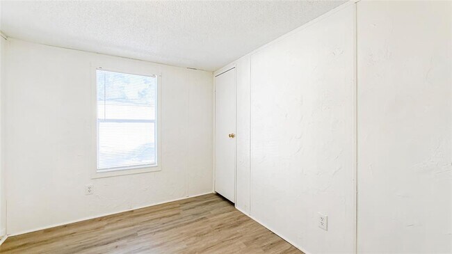 Building Photo - 1202 US-190