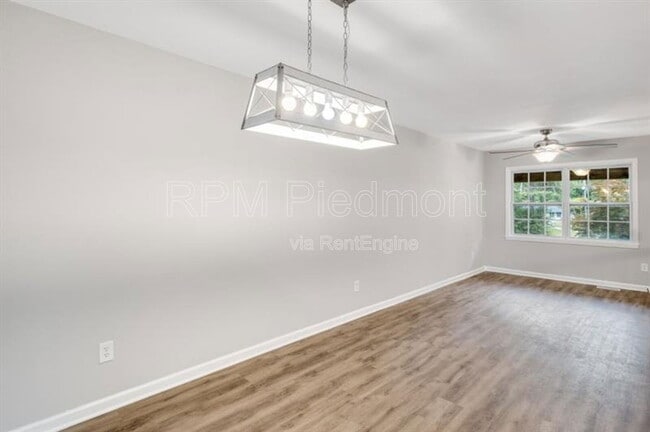 Building Photo - 2966 Fern Valley Dr SW