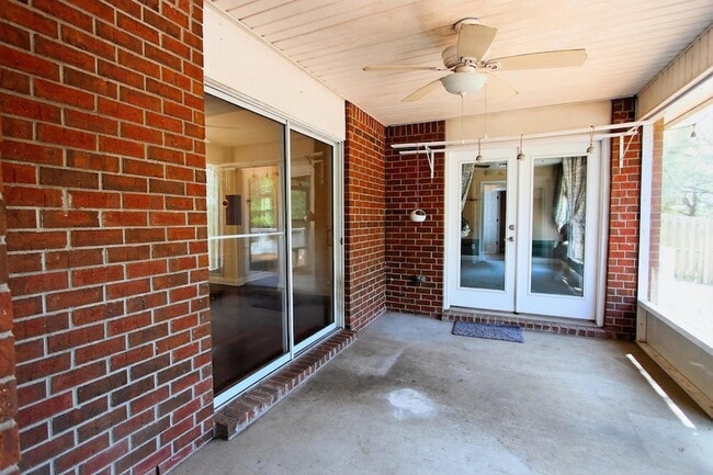 Building Photo - 1249 Northview Dr