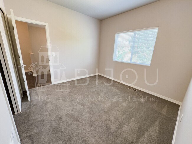 Building Photo - 3760 Scott Ln
