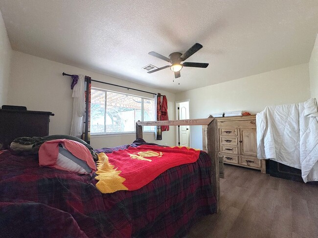 Building Photo - East El Paso 3 bed Refrig A/C with Gorgeous Yard!