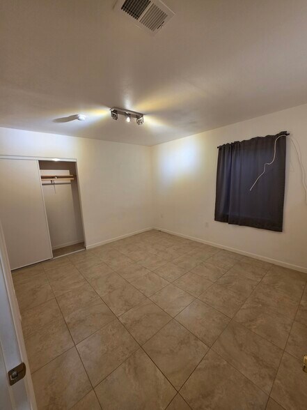 Room 2 - 770 E 12th St