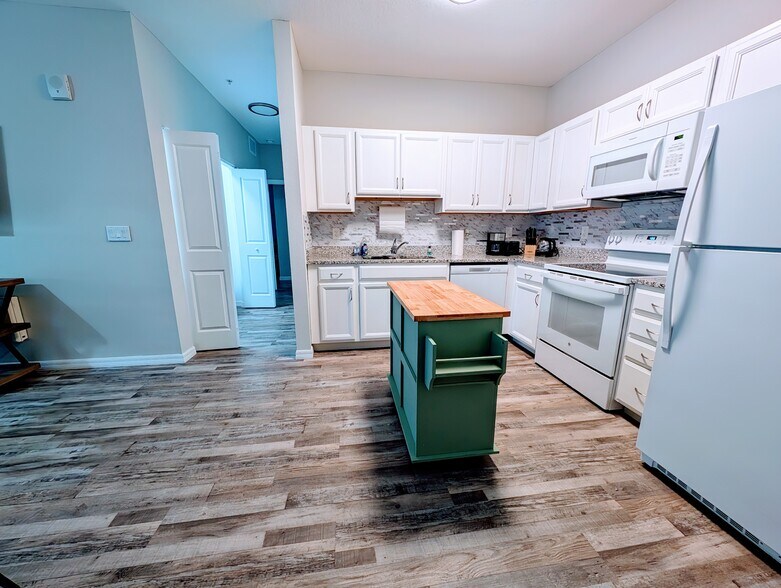 Building Photo - 14522 N Nebraska Ave