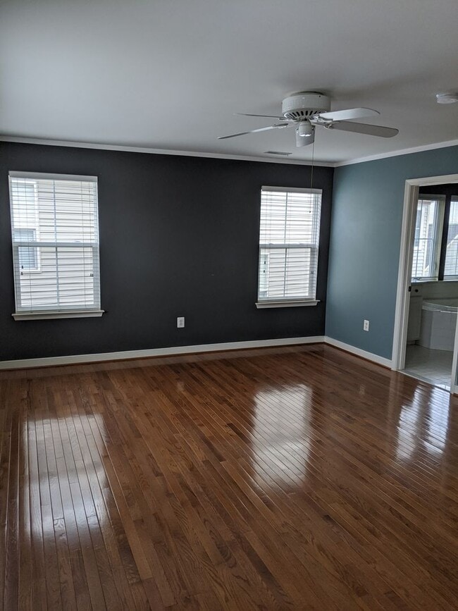 Building Photo - Single Family Home in Established Urbana Highlands Ready before the holidays!