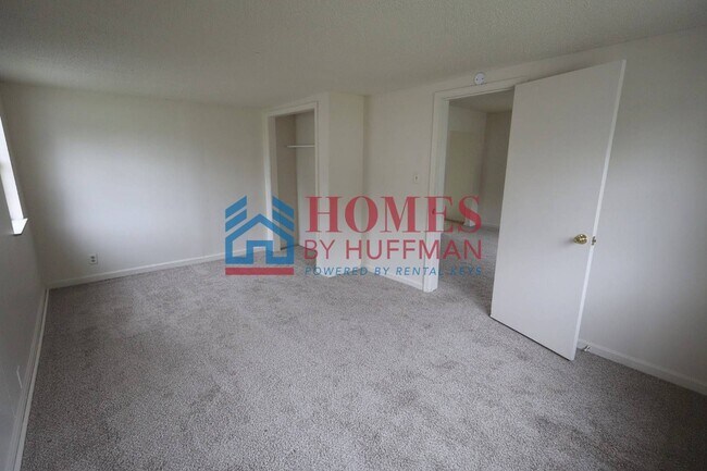 Building Photo - Two Bedroom House