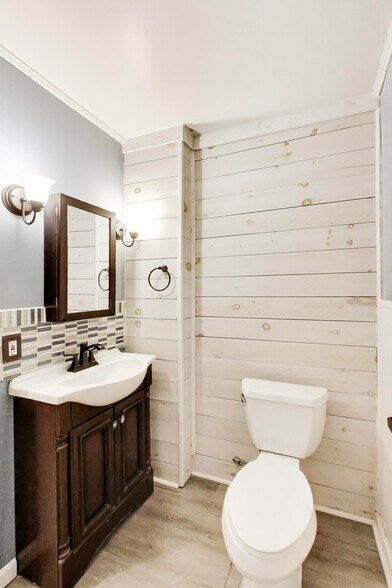 Building Photo - 306 N Schubert St