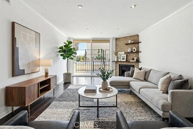 Building Photo - 7320 Hawthorn Ave