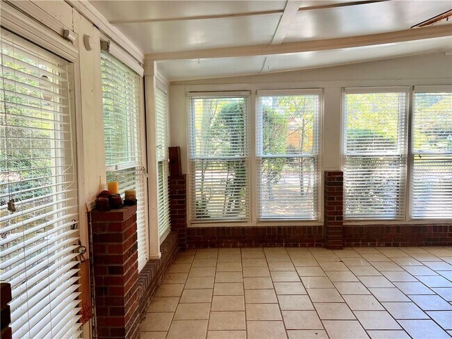 Building Photo - 2560 Wood Valley Dr