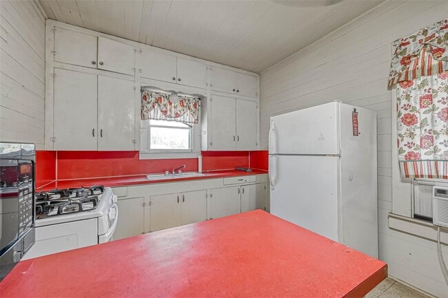 Building Photo - 6143 Kamas Ln