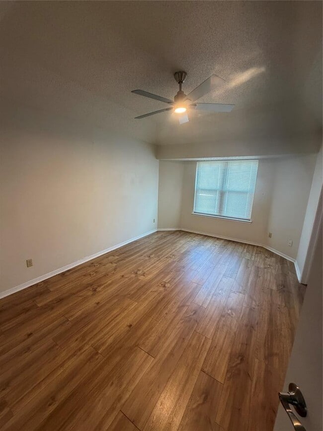 Building Photo - 1100 York Castle Dr