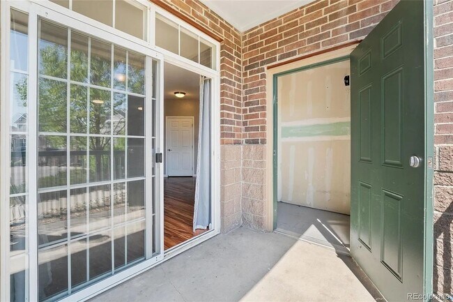 Building Photo - Spacious 2BR Condo convenient to DTC, Auro...
