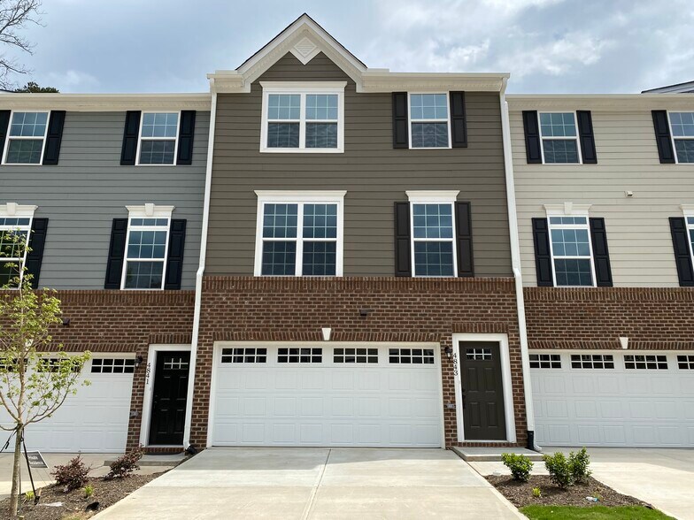 Primary Photo - 4843 Randall Rd