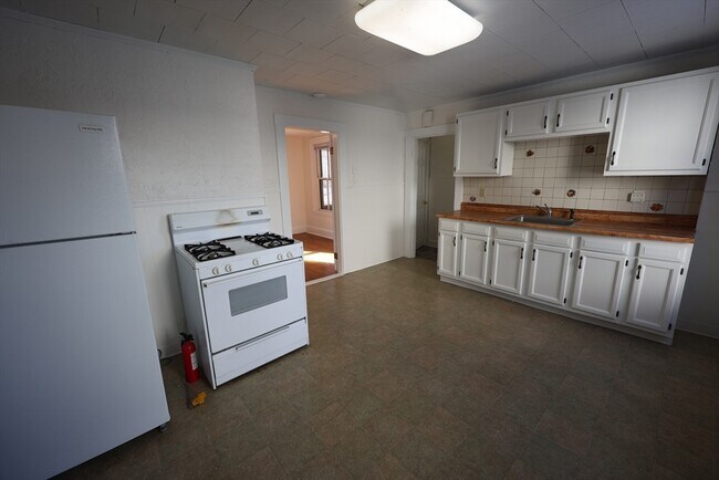 Building Photo - 31 June St