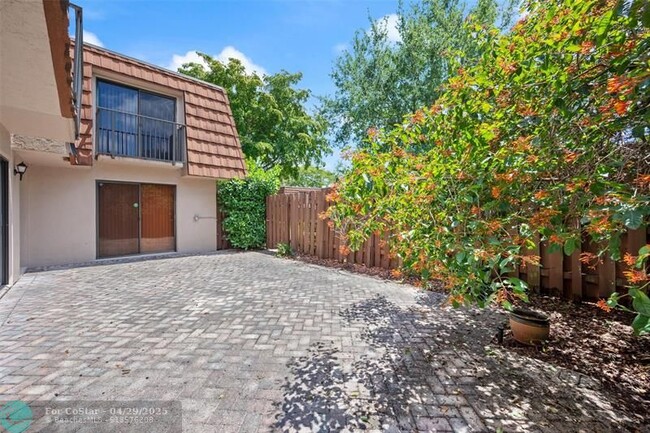 Building Photo - 4101 Wimbledon Dr