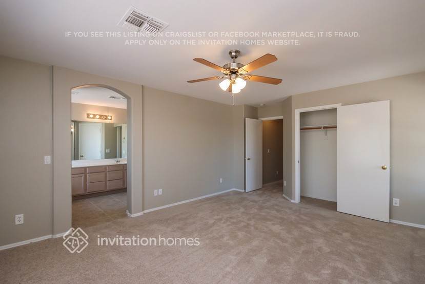 Building Photo - 364 S Bermuda Dr