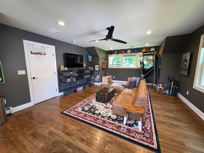 Building Photo - Luxury Living in Ridgewood