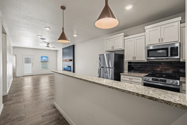 Building Photo - Beautiful townhomes in Frenship ISD!