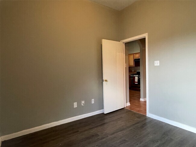 Building Photo - 811 Forest Hillside Ln