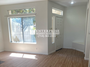 Building Photo - Spacious Townhome in Crown Villas Communit...