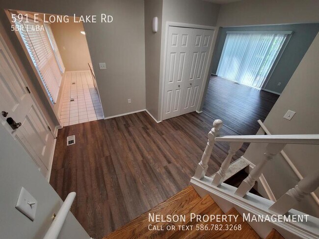 Building Photo - 591 E Long Lake Rd